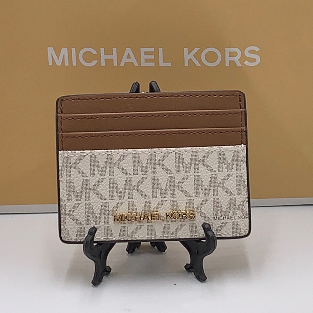 MICHAEL KORS
Leather Large Card Holder Case Wallet
Vanilla signature col… - Picture 2 of 10